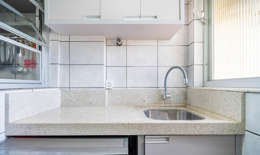 Private kitchen 5, Apt w/ Balcony & BBQ 450m From the sea Reh0203, Florianopolis