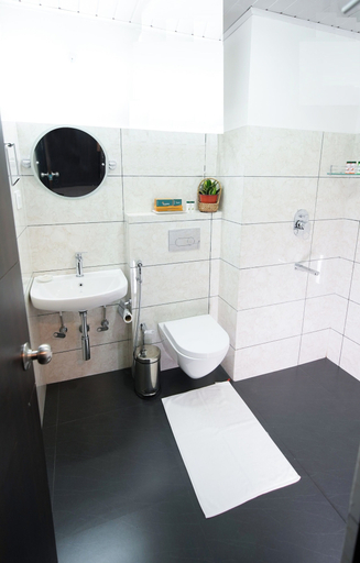 Bathroom 3, Gakhil Boutique Hotel, Darjiling