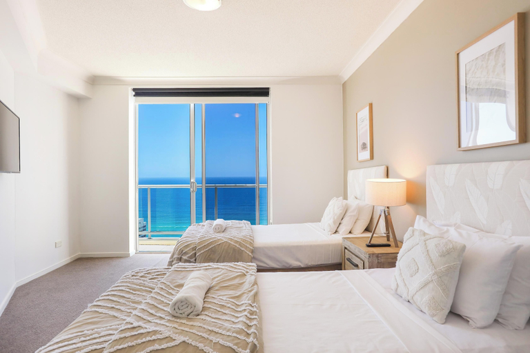 Room 2, Ocean View Escape –33rd Floor– Chevron Renaissance, Gold Coast