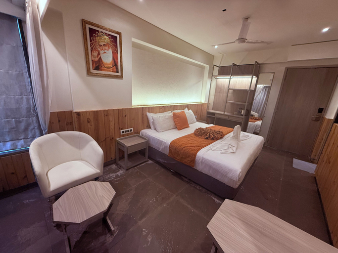 Room 3, Ikonic Hotel - Bhushi Dam Lonavala, Pune