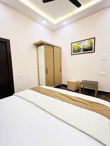 Room 4, RAMYA STAYS, Lucknow