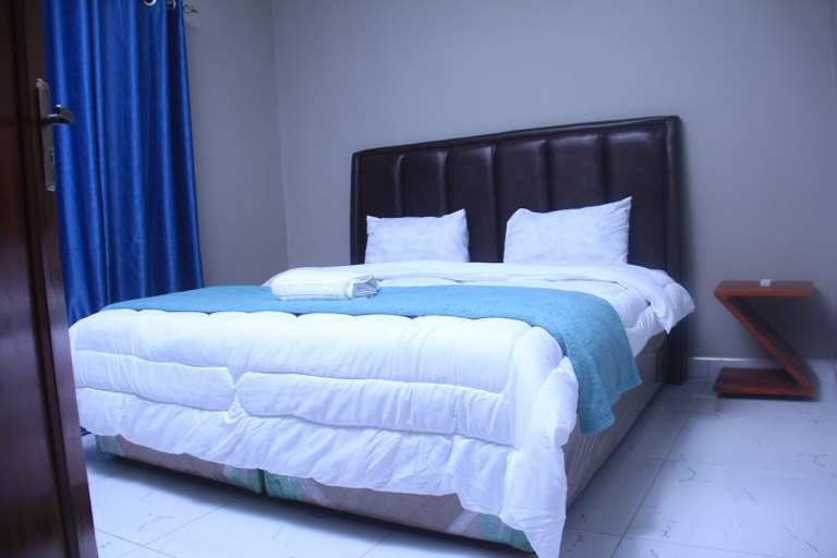 Room 3, Founders Apartments
