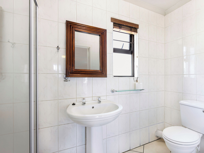Bathroom 3, Schoongezich Guesthouse, City of Tshwane