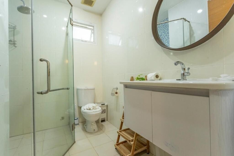 Bathroom 4, WalkingToAwardwinningNaiharnBeach4BRv129, Pulau Phuket