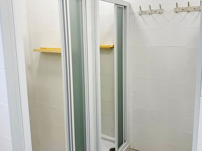 Bathroom shower, Nomada Hostel El Palmar de Vejer, Cádiz