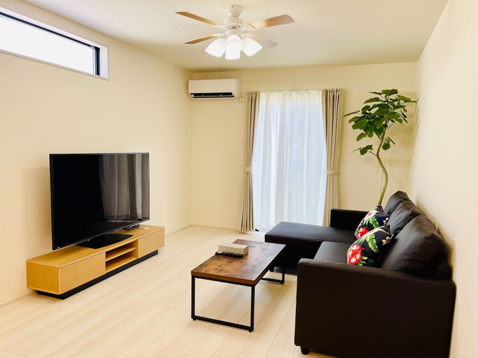 Living area 3, Tropical Beach Vacation House, Ginowan