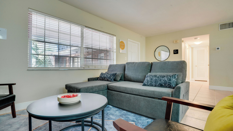 Living area 5, Serene 1BR Haven Fort Lauderdale, Broward