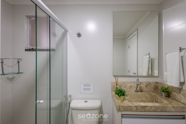 Bathroom, 3BR Apt w/ BBQ 290m From Beach Pic0125, Bombinhas