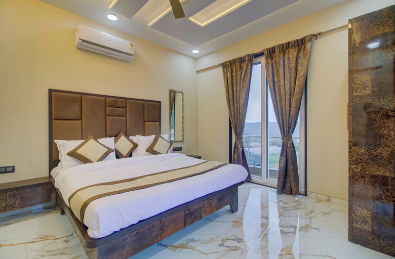 Room, RR Villa Mahabaleshwar, Satara