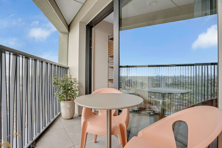Balcony, Stylish One-bedroom Apartment Close to Stratford, London