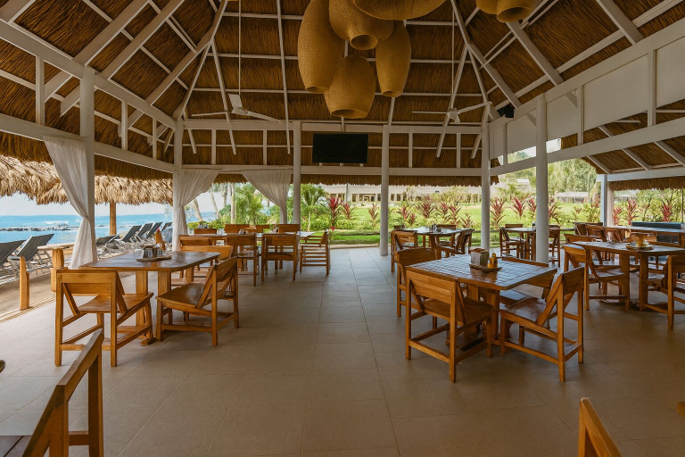 Outdoor dining 2, Barmel Villa Rooms, Roatán