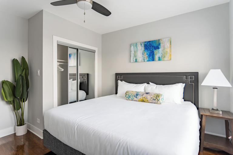 Room 3, Well-Appointed 2BR - Cicero 2N, Cook