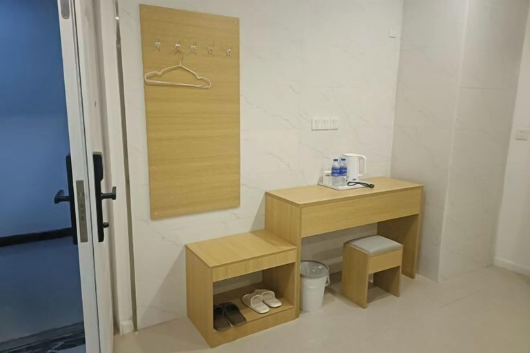 Bathroom 2, Five Tigers Hotel, Namtha