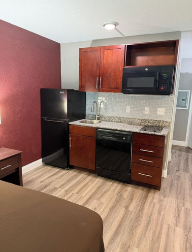 Private kitchen, Fieldstone Apartments & Studios, Marion