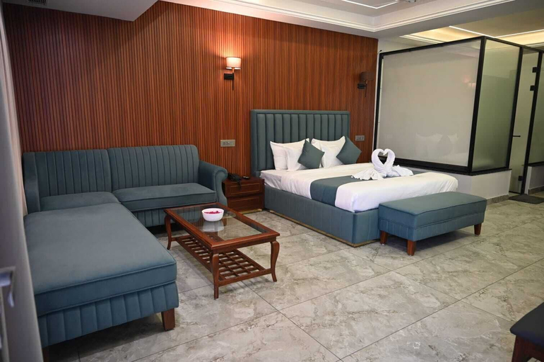 Room 4, Hotel Devaan, Bathinda