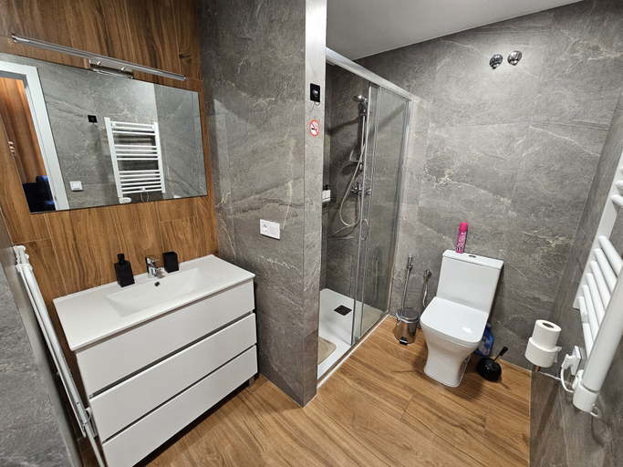Bathroom 4, Hlius Brand New Apartments, Valencia