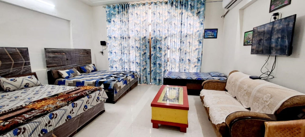 Room 3, Lord Krishna Home Stay Mathura, Mathura