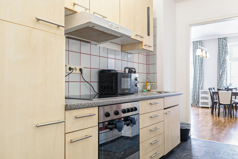 Shared kitchen 5, Lovely 2BR Apt Near Downtown, Wien