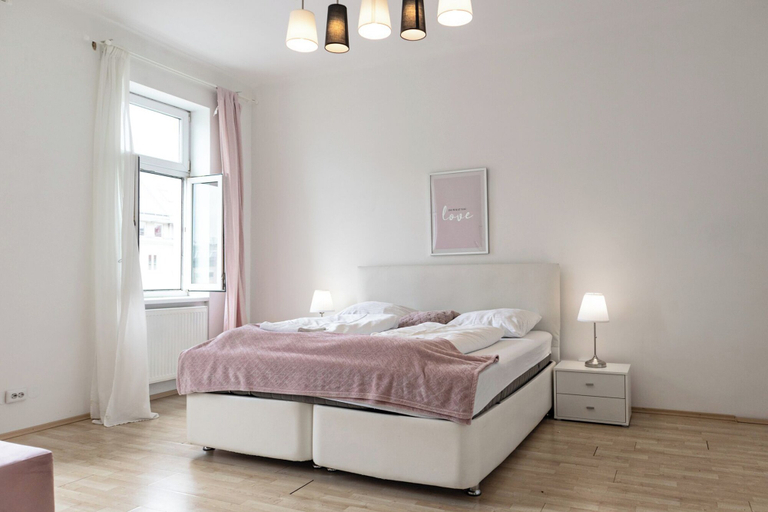Room 3, Elegant Room Shared Apt Heart of Vienna, Wien