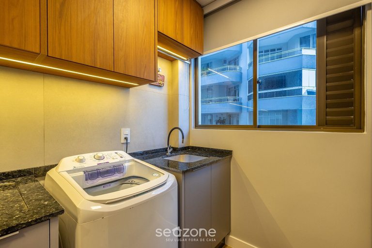 Interior 5, 3BR Apt w/ Balcony 240m From Sea Meia Praia Eio203, Itapema