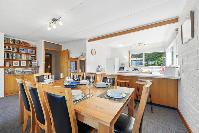 In-room dining 5, Coningham Beach House - 3 Bedrooms, Kingborough