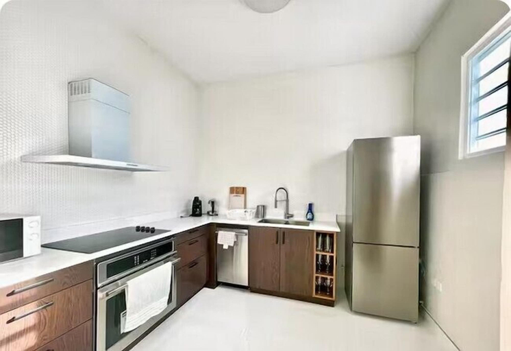 Private kitchen, Breathtaking 3-Br Beachside Apt