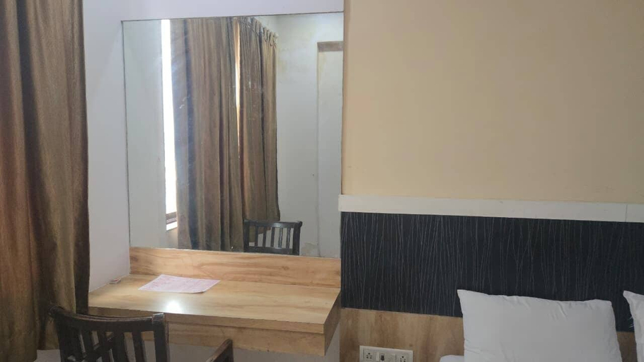 Room 5, Hotel Sai Leela, Thane