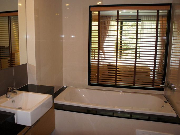 Bathroom 2, Sunset Paradise 5 Mins to the Beach C177, Pulau Phuket