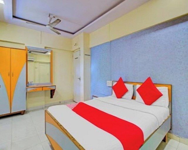 Room 5, Anil Guest House Santacruz East, Mumbai Suburban