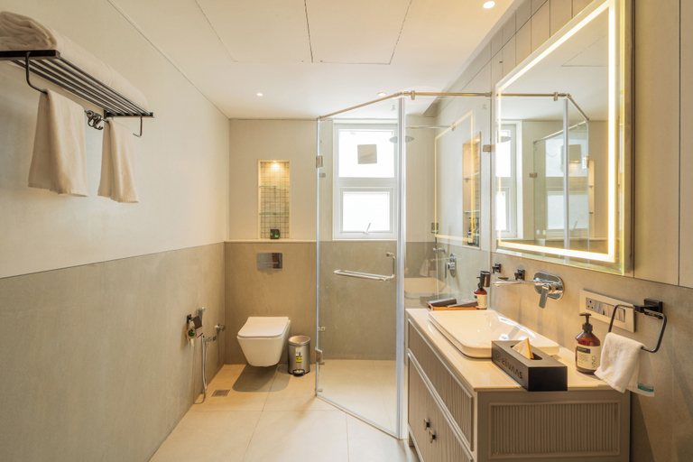 Bathroom 2, ELIVAAS Prive The Royce, Solan