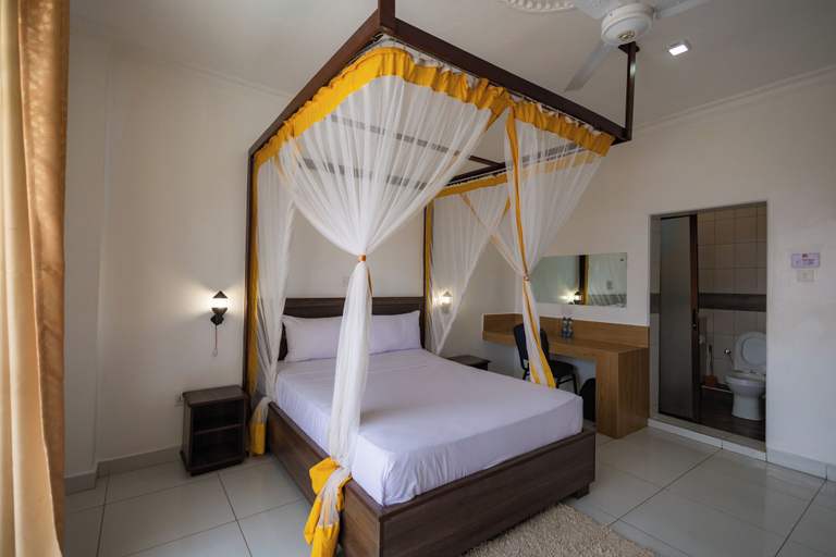 Bathroom 3, The Safiya Hotel, Msambweni