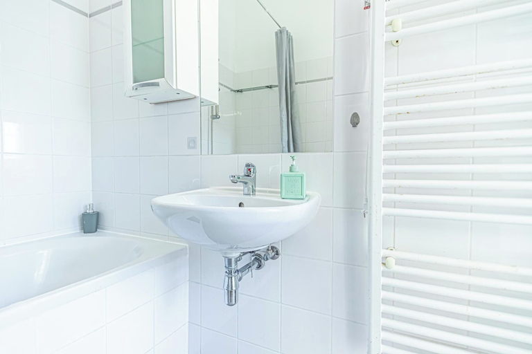Shared bathroom 3, Stylish Apt Longstays Margareten 5P, Wien