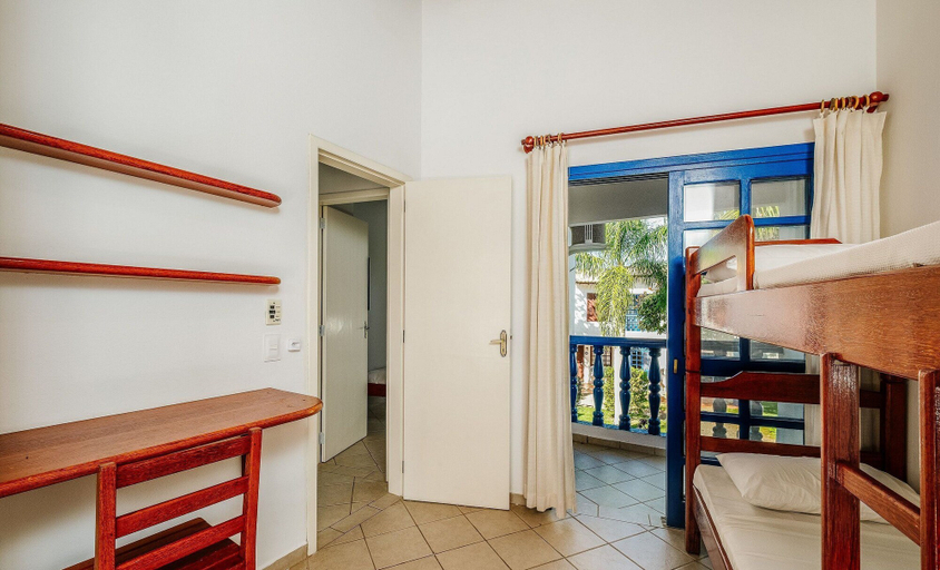 Room 4, Apt Beautiful Condominium Foot on the Sand Rpb038, Florianopolis