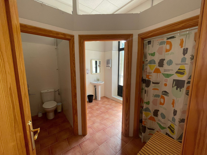 Bathroom 3, El Vagón Bar-Albergue Béjar, Salamanca