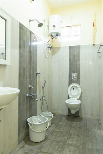 Bathroom, Shrees Hotel, Erode