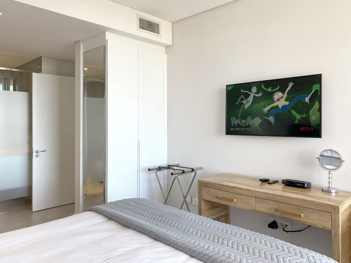 Room 4, The Marina V&A Waterfront by Smart City Stays, City of Cape Town