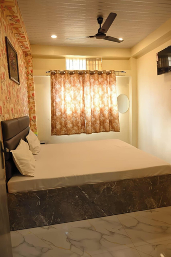 Room 4, GOPINATH .P GUEST HOUSE, Varanasi