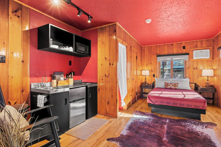 Room, Timber Lodge Cabin 19, El Paso