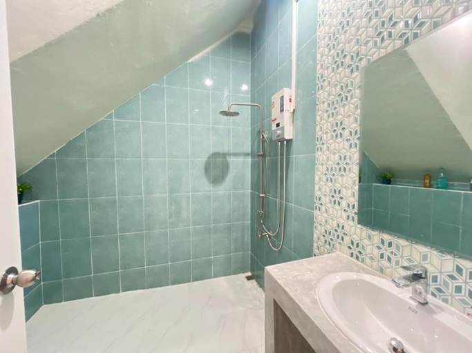 Bathroom 5, Kuan Mapraw Villa 1, Muang Phatthalung