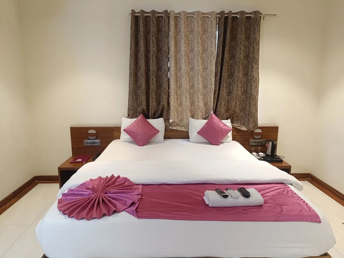 Room 3, HOTEL SHIVAM EXECUTIVE, Pune
