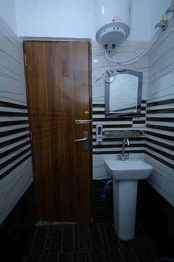 Bathroom, Hotel Rajani Bareilly AC Room, Bareilly