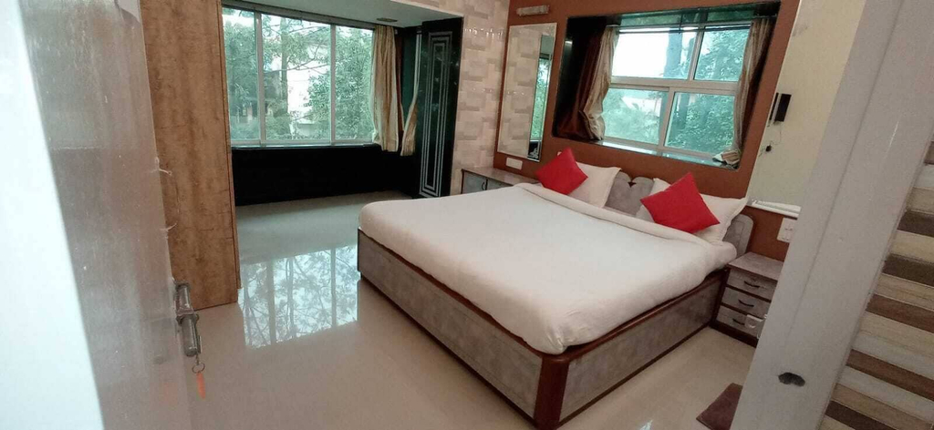 Room 4, Raval House, Satara