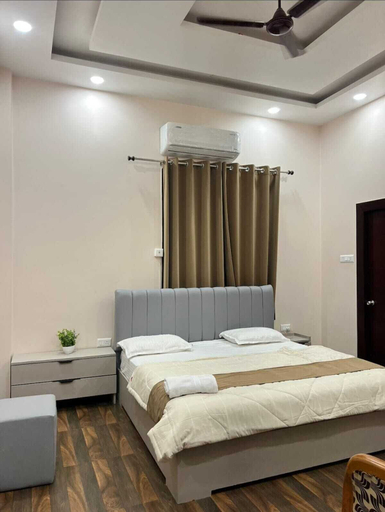 Room 2, RAMYA STAYS, Lucknow