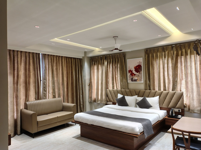 Room 5, Rudanta Regency, Satara