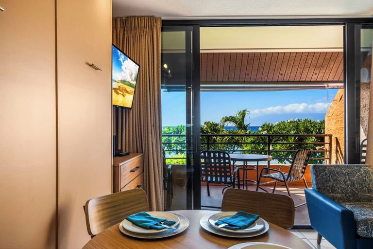 Living area 2, Kuleana Club - 410, Maui