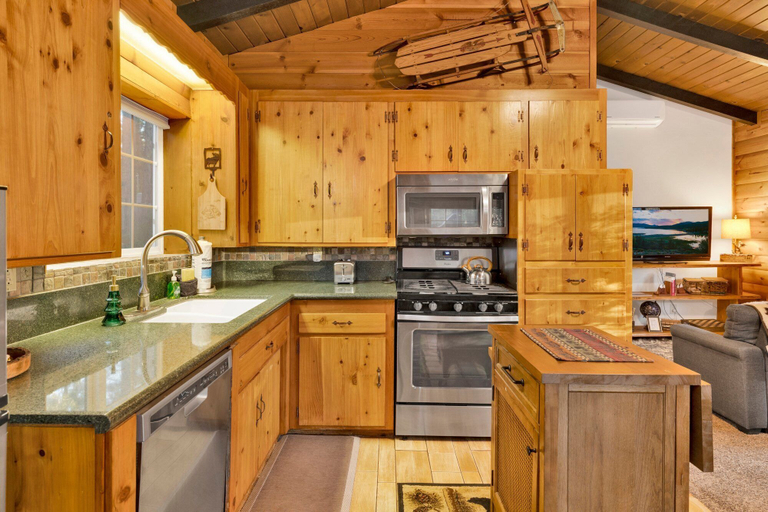 Private kitchen 3, Orchard Family Cabin #2560, San Bernardino