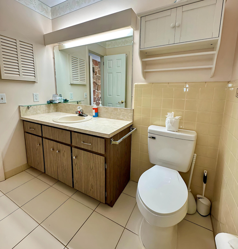Bathroom 4, Speed & Sand, Volusia