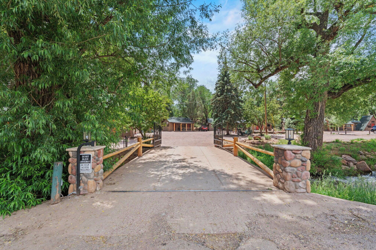 Property entrance 2, Timber Lodge Cabin 6, El Paso
