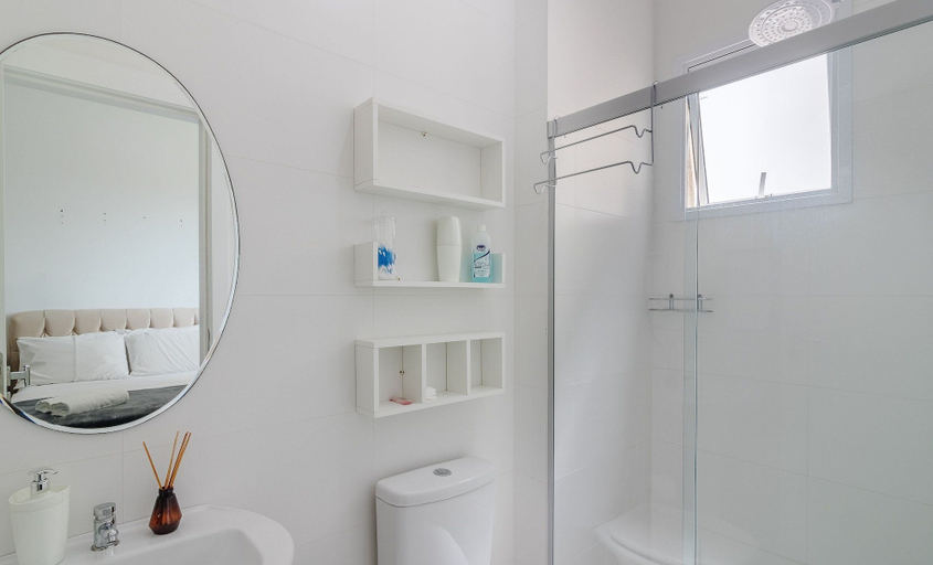 Bathroom, Charm and Comfort 600m From the Beach! Etpa1103, Porto Belo