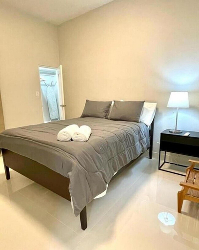 Others 5, Stunning 2-Bedroom Apartment